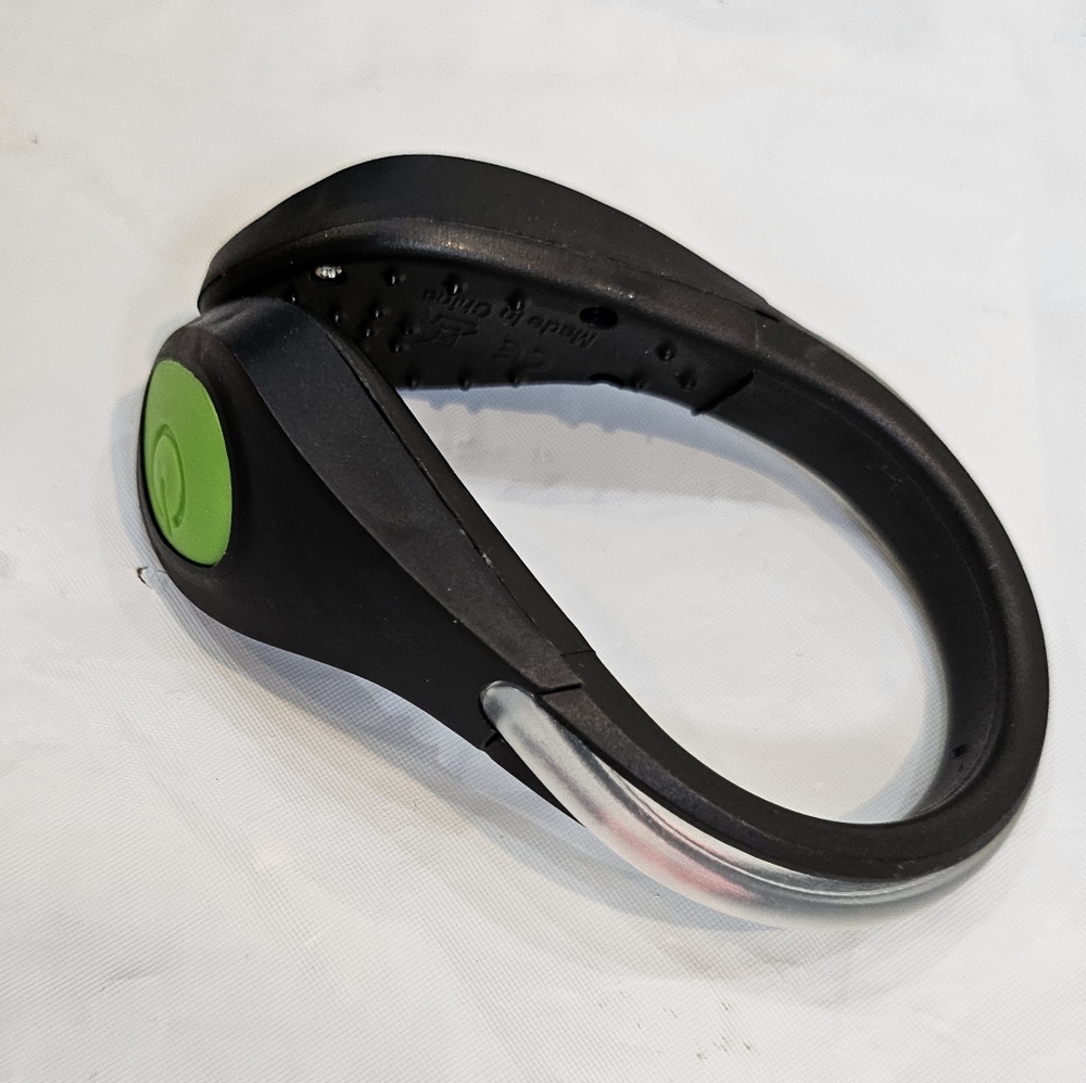 Nwt. Shoe Clip Light Night Safety Warning LED Bright Flash Light